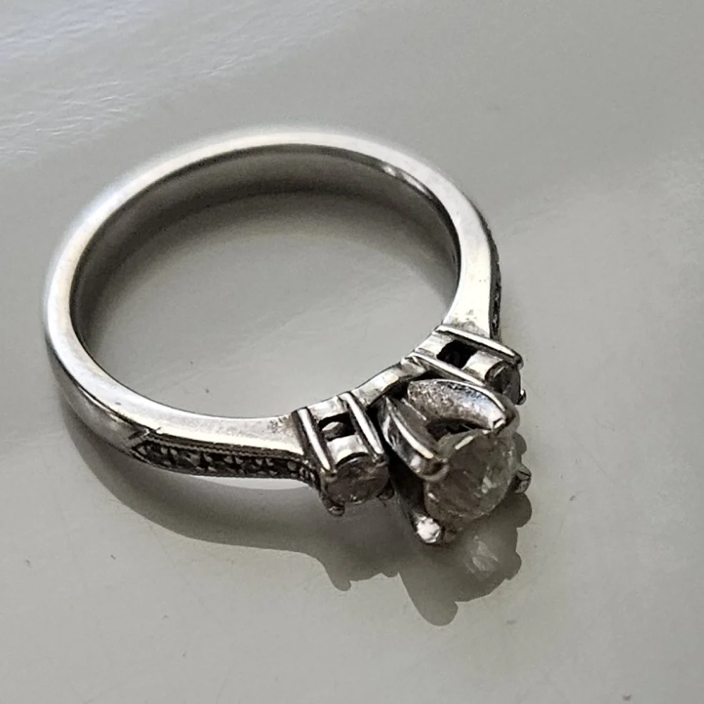 Dimond engagement ring - Picture 6 of 7